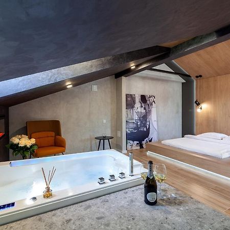Royal Vip Jacuzzi Apart Lviv Exterior photo