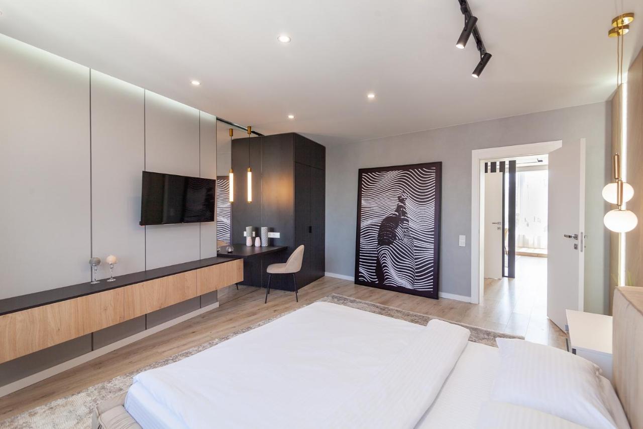 Royal Vip Jacuzzi Apart Lviv Exterior photo
