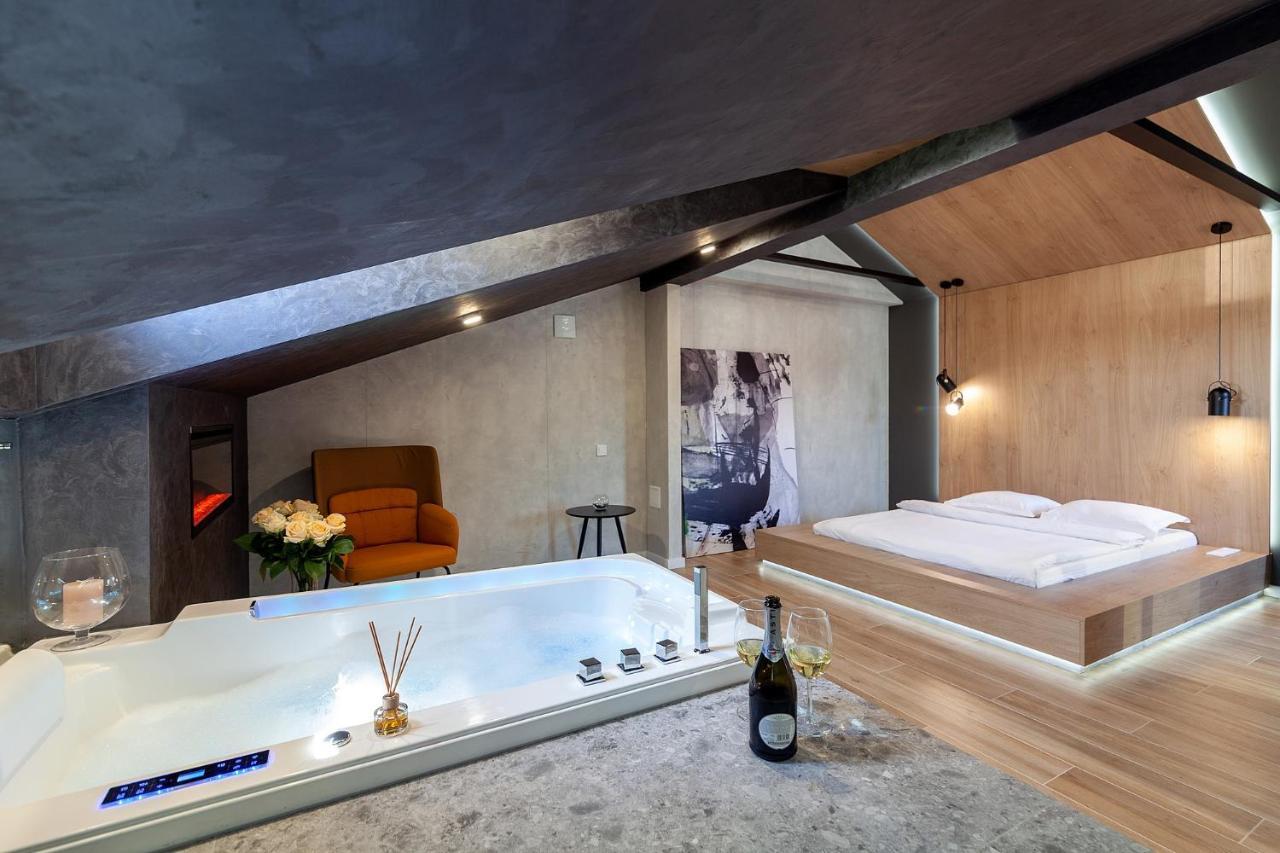 Royal Vip Jacuzzi Apart Lviv Exterior photo
