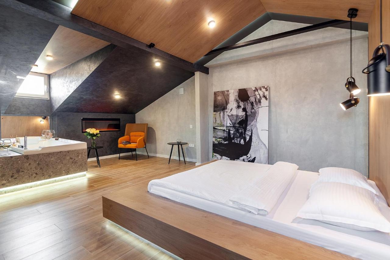 Royal Vip Jacuzzi Apart Lviv Exterior photo