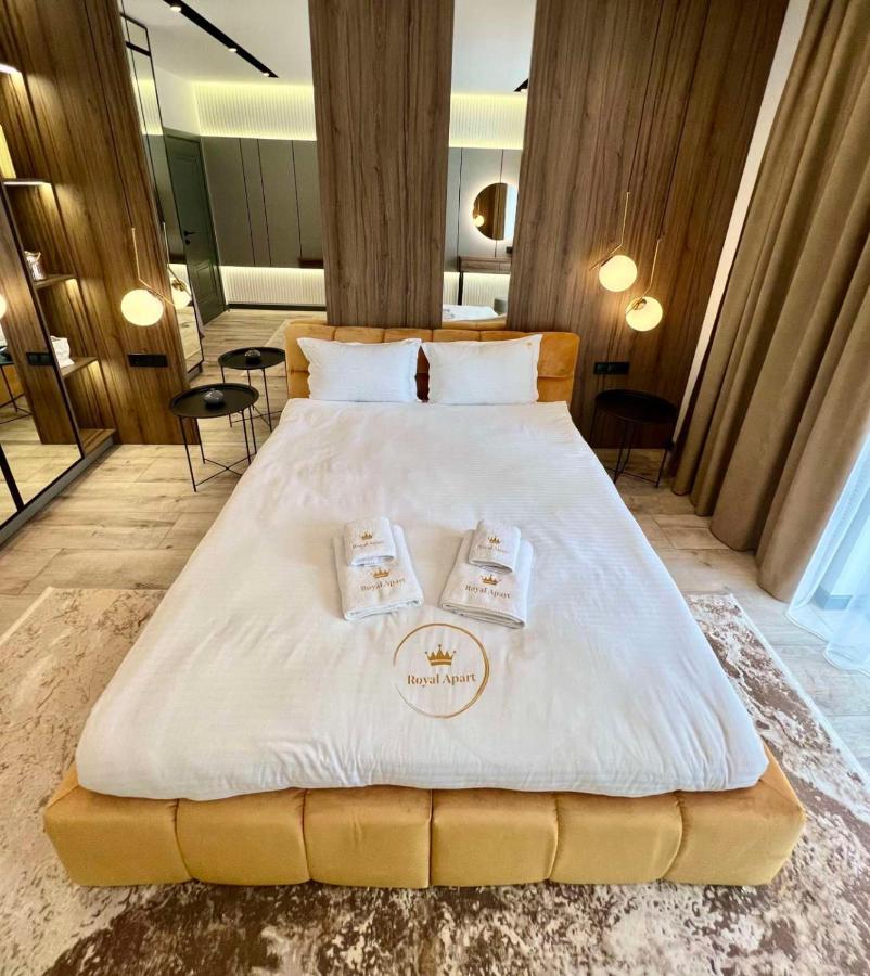 Royal Vip Jacuzzi Apart Lviv Exterior photo