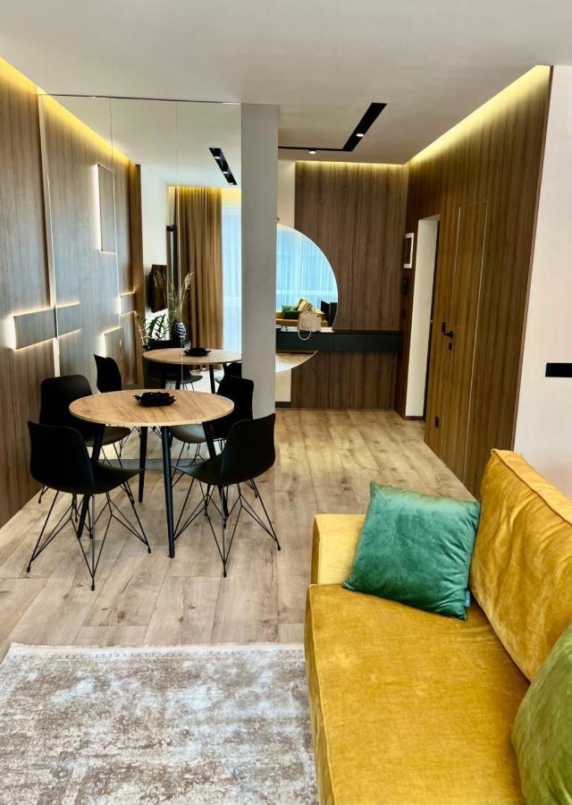 Royal Vip Jacuzzi Apart Lviv Exterior photo