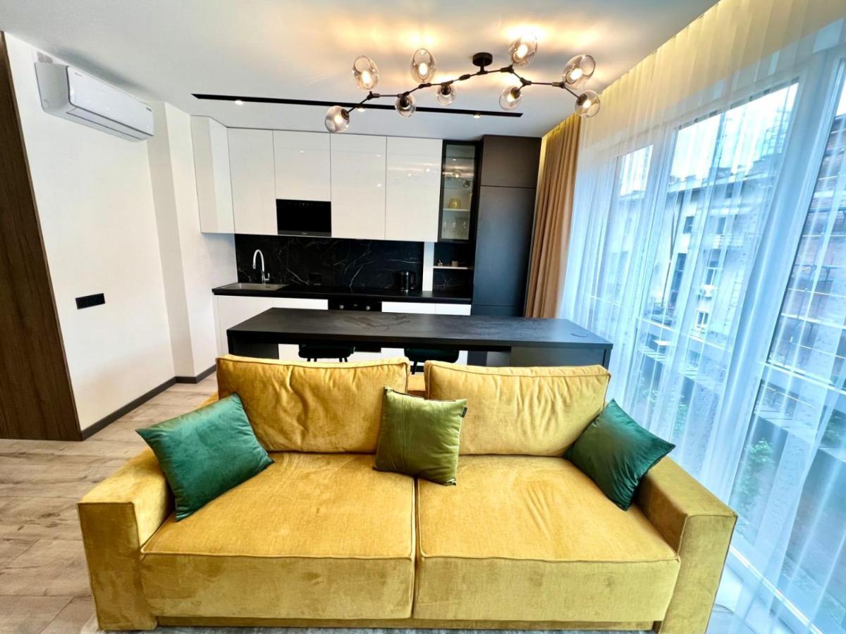 Royal Vip Jacuzzi Apart Lviv Exterior photo