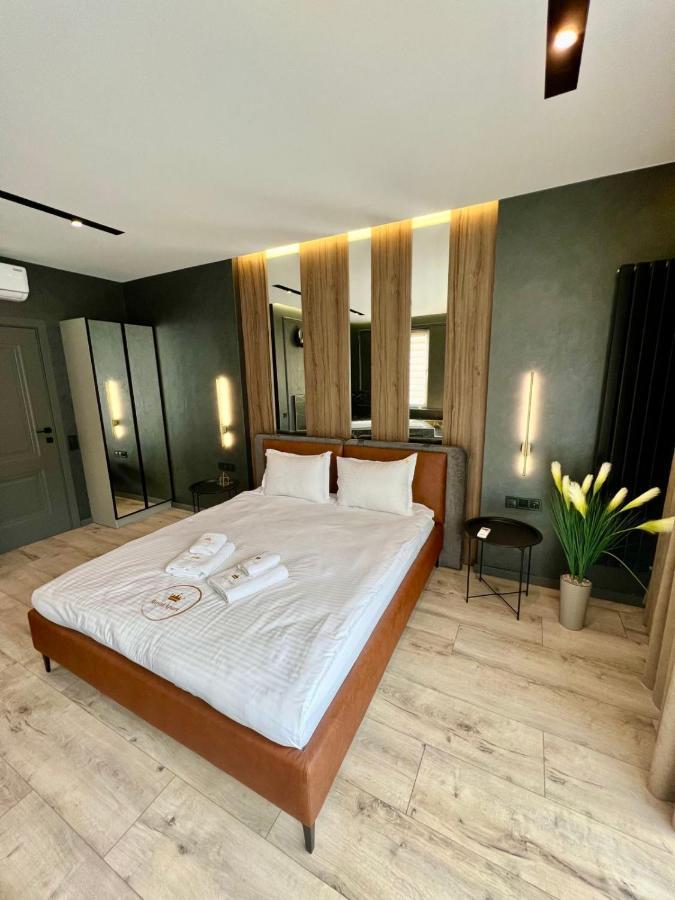Royal Vip Jacuzzi Apart Lviv Exterior photo