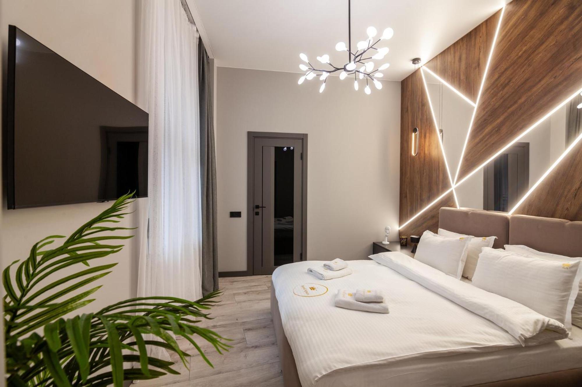 Royal Vip Jacuzzi Apart Lviv Exterior photo