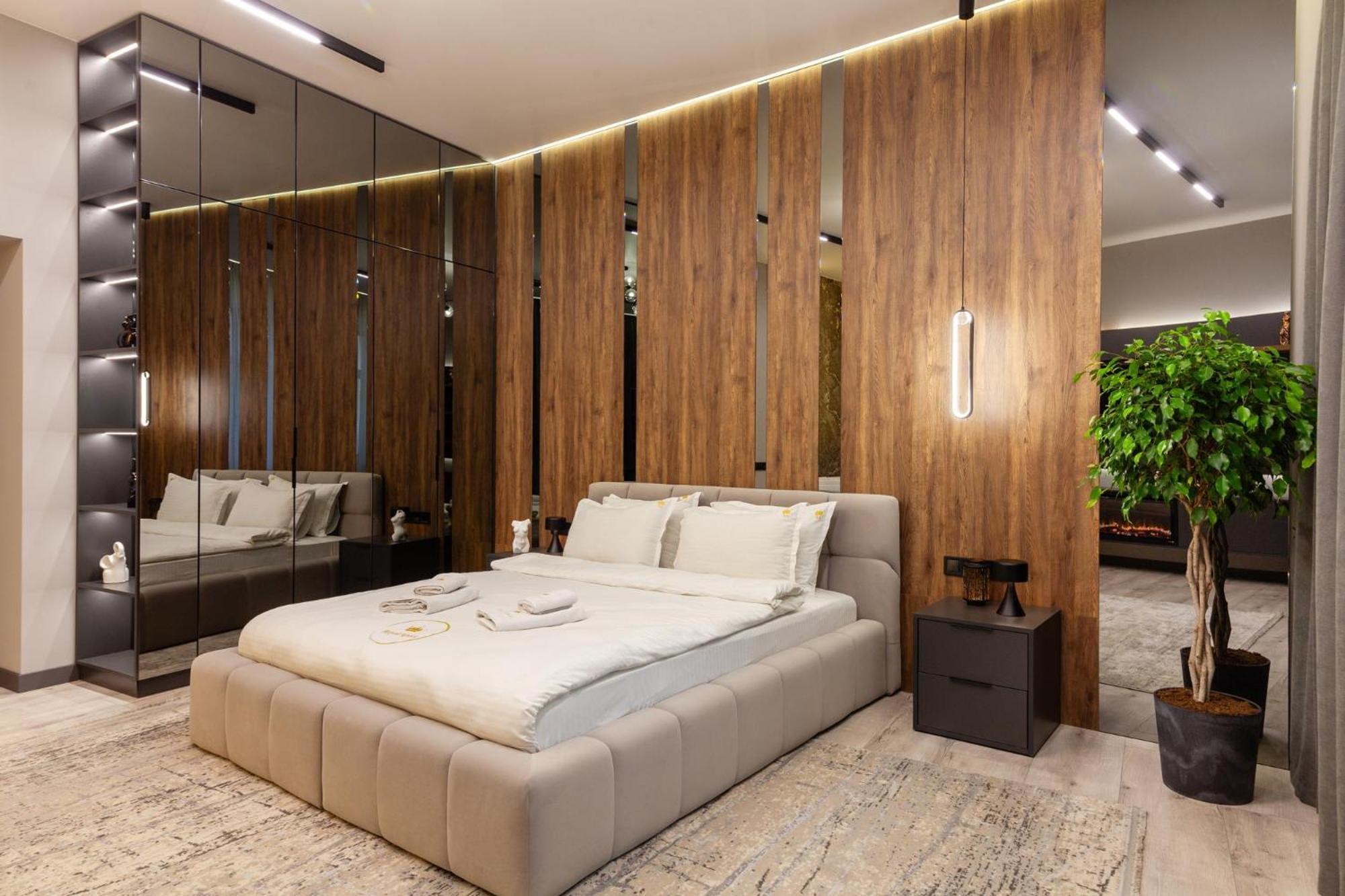 Royal Vip Jacuzzi Apart Lviv Exterior photo