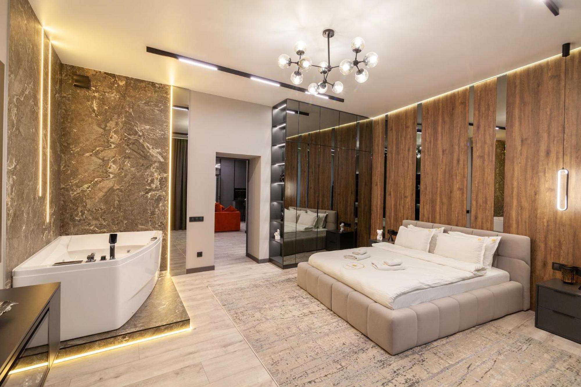 Royal Vip Jacuzzi Apart Lviv Exterior photo